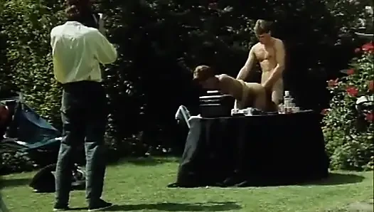Bahçede ünlü nostaljik porno yıldızı grup seks partisi