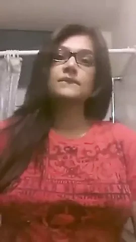 puta se desnuda la muy golfa