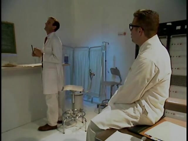Madura gata com peitos perfeitos recebe sua buceta doce lambida e perfurada