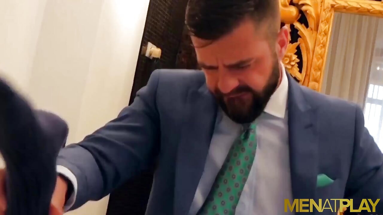 MENATPLAY Bearded Latin Hector De Silva anal fucks Andy Star