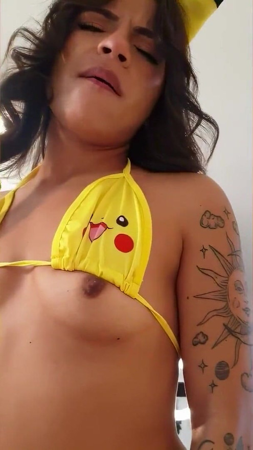 Michy Perez Pikachu cosplay muie și futai în pizdă! Drăguța Mikachu suge Luc Berus POV, apoi este | Clipul 1