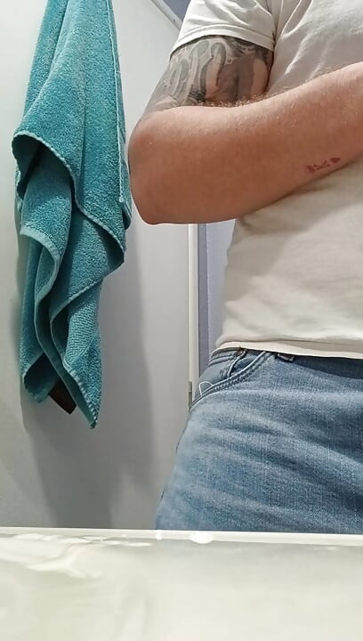 White guys useses two hands to jack off leading to a cumshot eruption