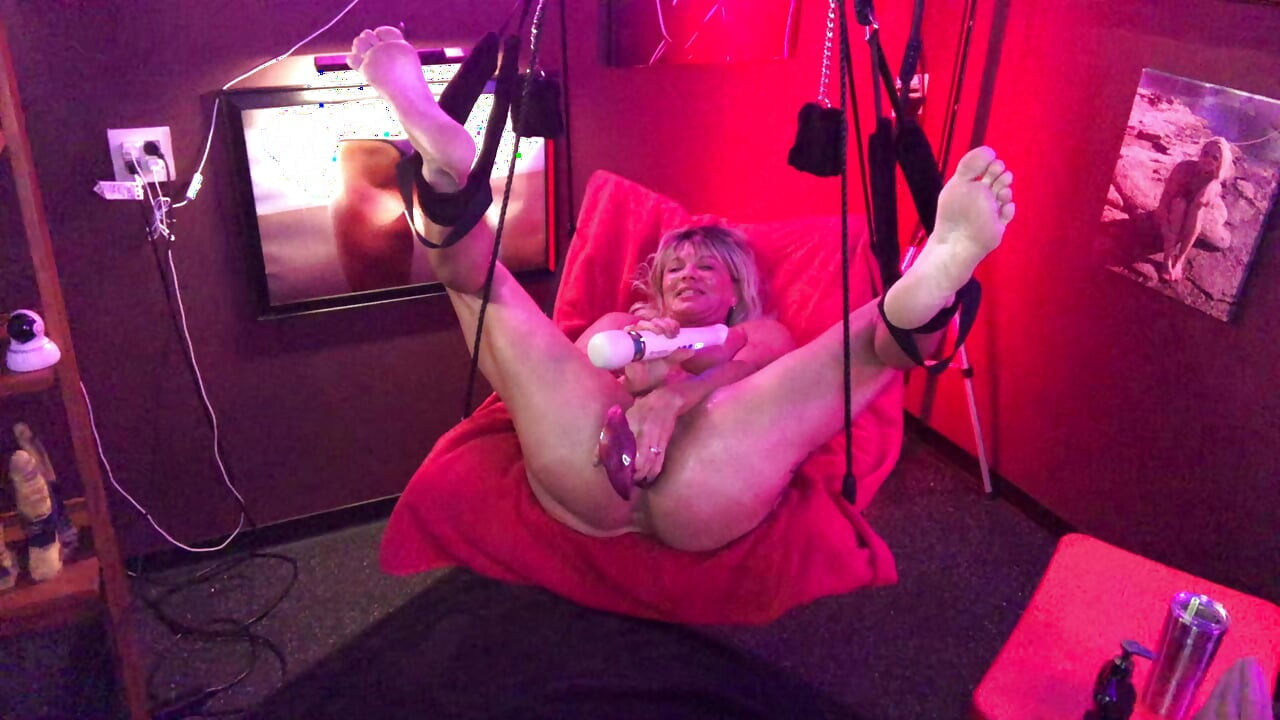 Hot Blonde gets Royal Treatment before taking Huge Butt Plug