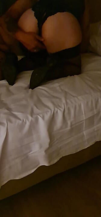同僚をいじめた。