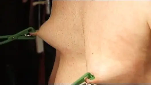 Brünette deutsche heiße mutter wird in BDSM mit vibratoren gefickt