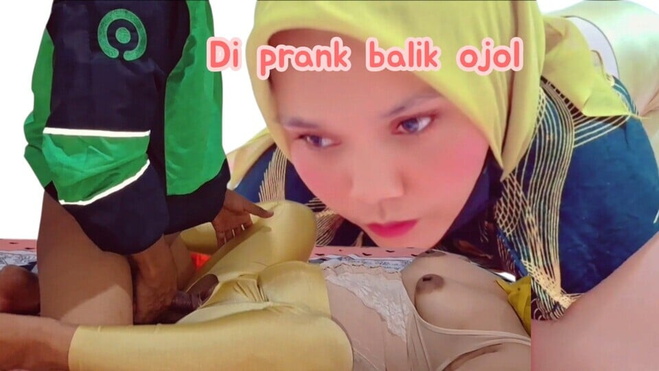 I tried to prank an online ride-hailing driver, but he pranked me back and we ended up fucking - Full videos indonesian viral