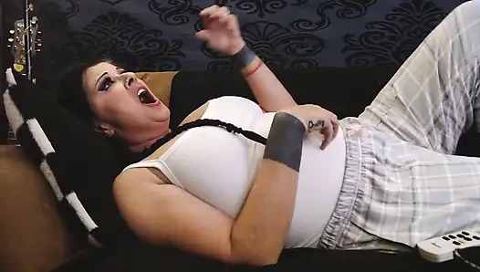 Spät in der nacht faule MILF gläst