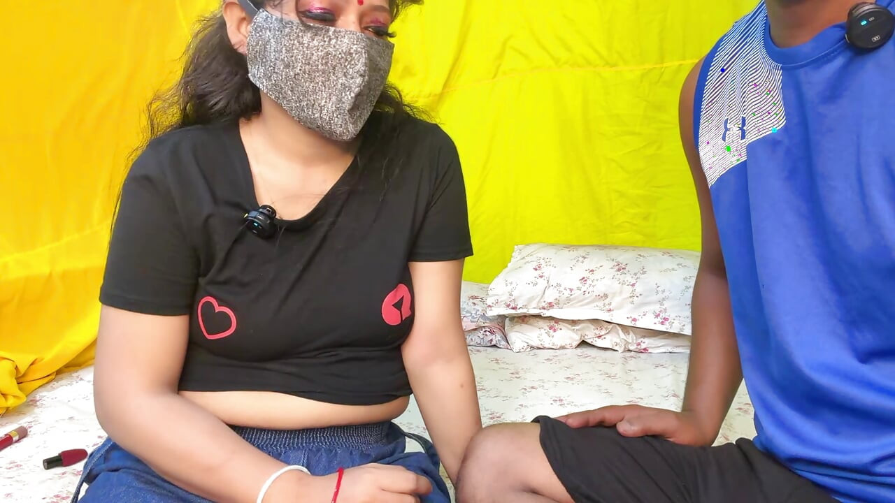 ऑफिस महिला ने अपने कारीगर को फोन किया और उसे चोदा। उसने स्पष्ट रोलप्ले के साथ उसका लंड चूसा ।