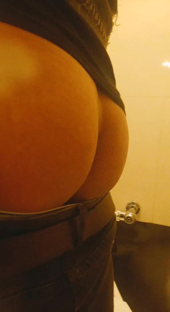 Show ass in public