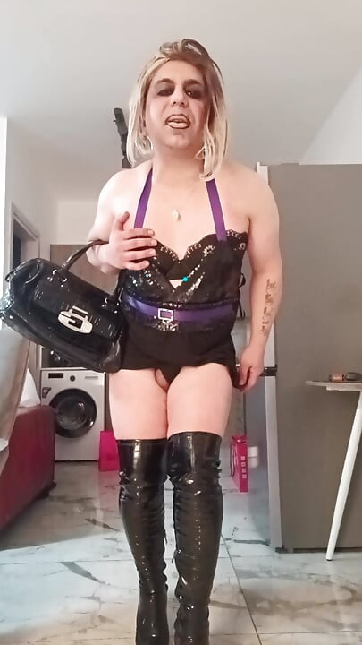 Video FetishEmmanuella 5 - Sissy Whore Cypriot yang terdedah