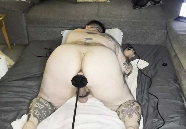 Fuck machine fucks my big ass doggy style