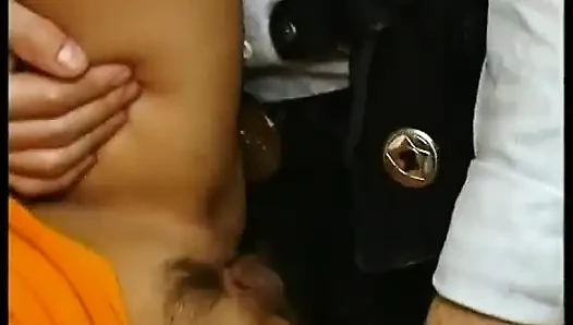 Seksi vücutlu kızıl saçlı genç kız sıkı göt deliğinden sikilmeyi seviyor