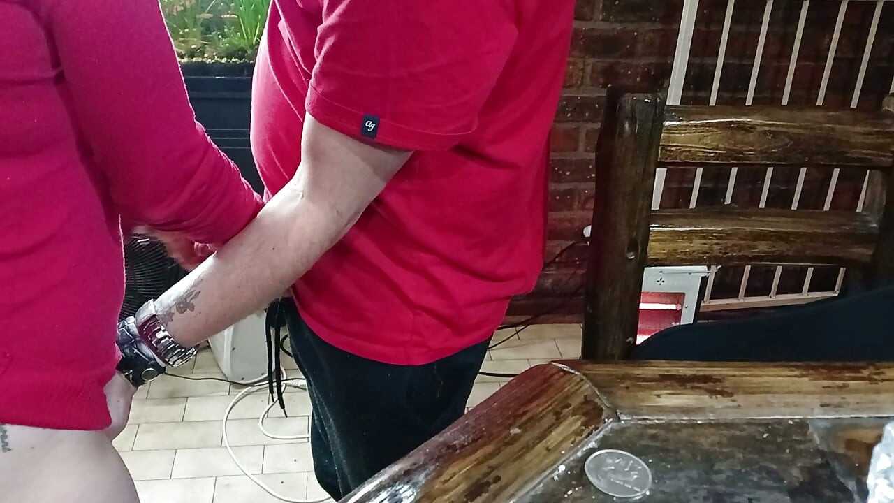 Cizinec mě prstoval a já si hrála s jeho ptákem