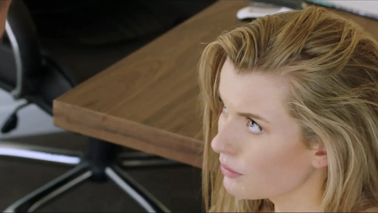 操性感的金发秘书