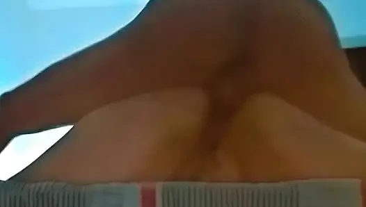 Pelacur yang sudah menikah mengutuk, mengerang, dan memohon kontol, seperti istri seksi yang baik seharusnya.