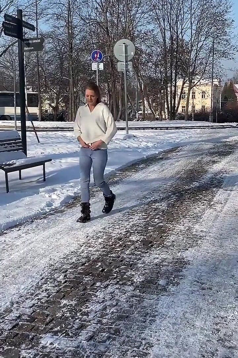 Derretendo O Gelo por Got2Pee onde as meninas vêm mijar