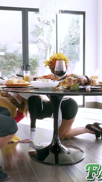 Bốn người quái fest với sừng và lập dị stepisters | Đoạn video ngắn 1