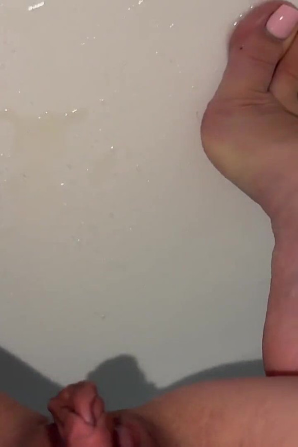 Female POV Pissing in the Bath