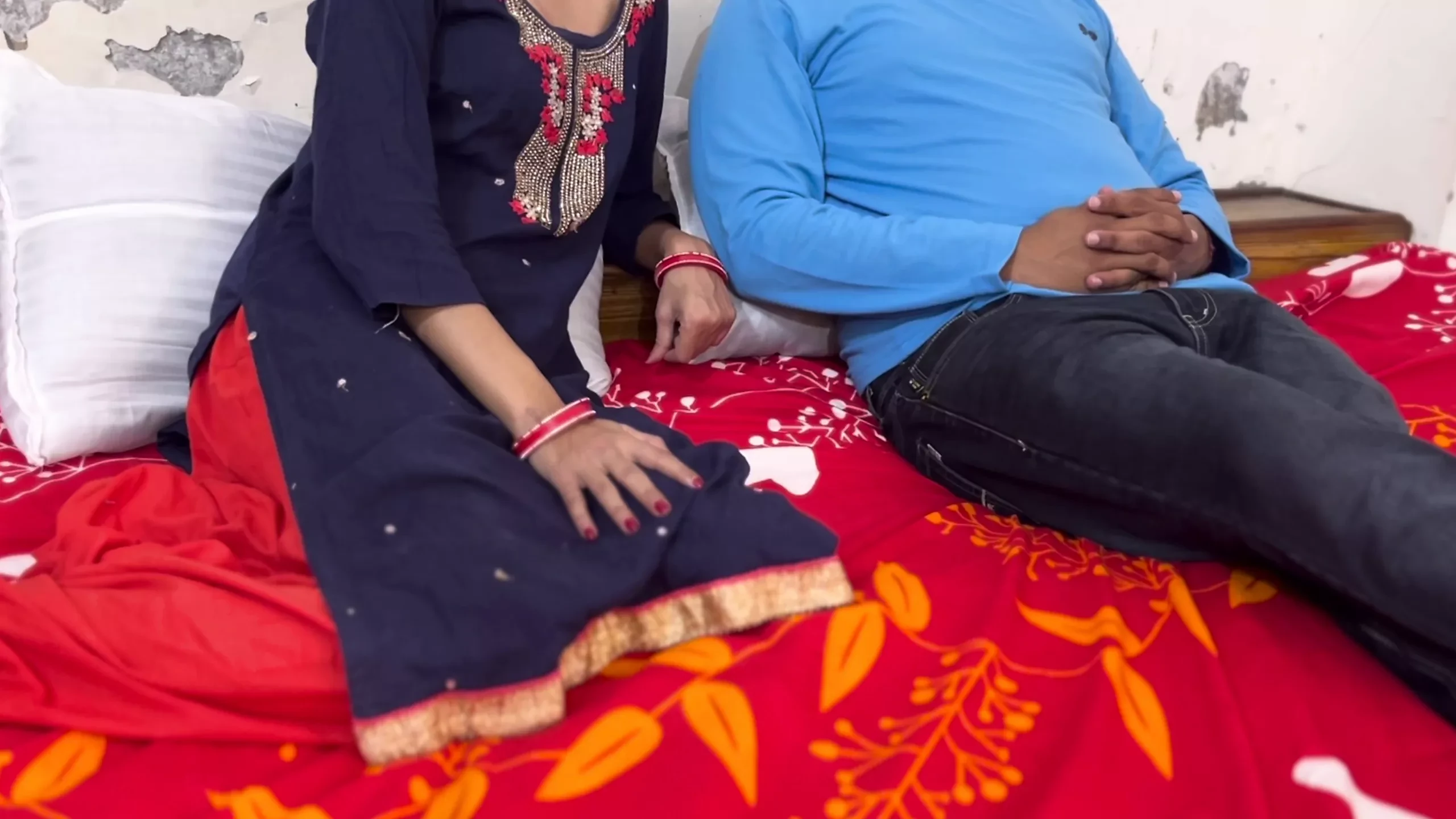 Sagi Indu Chachi ka Paani nikal Diya bhatije mukul ne Chachi Amma ne Bete ka lund choos ke apni chut chudwa li in Hindi