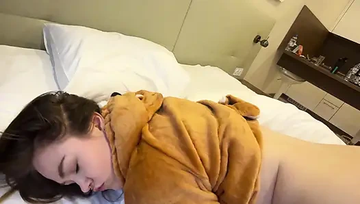 ПРЫЖКИ ЛОПАТКОЙ НА БОЛЬШОМ ЧЛЕНЕ СВОДНОГО БРАТА