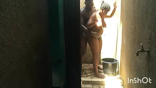 Jeannette, die desi lud mich in die dusche ein, um ihn dezent zu lieben