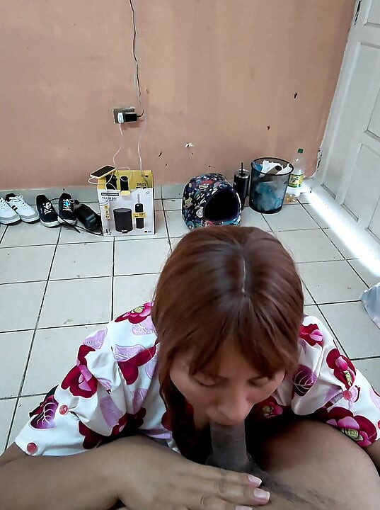 Emeceğim ama kocama söyleme! Olgun cholita bütün gün sikimi emiyor