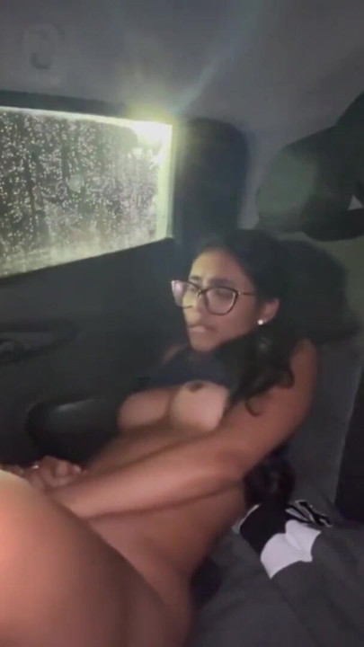 青少年夫妇不能进入卧室并在车里做爱 |剪辑 2