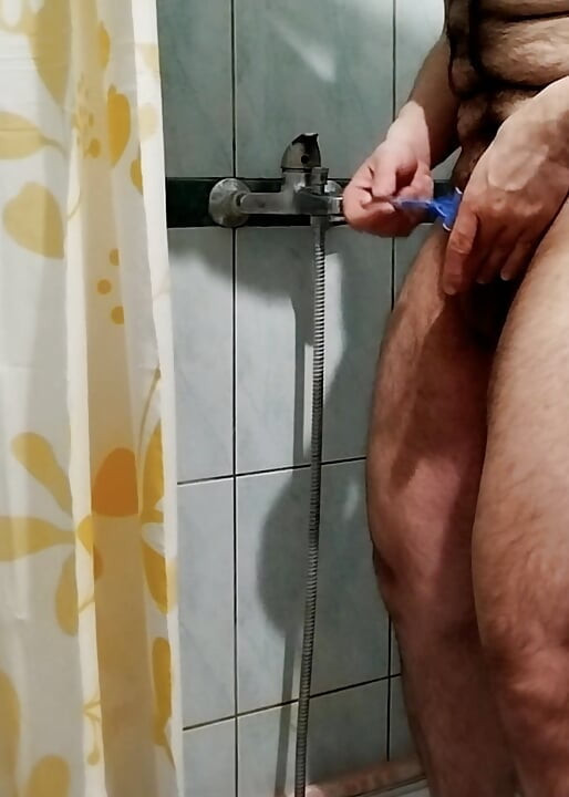 Genç eşcinsel çalısını kesiyor