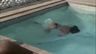Dee trans in piscina