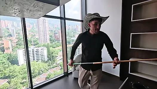 Sekreter ilk kez götten sikiliyor ve sıkılaşıyor