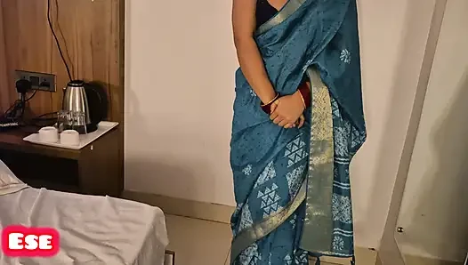 Aunty Called His Neighbour's Son for the Back Massage and Got fucked har...