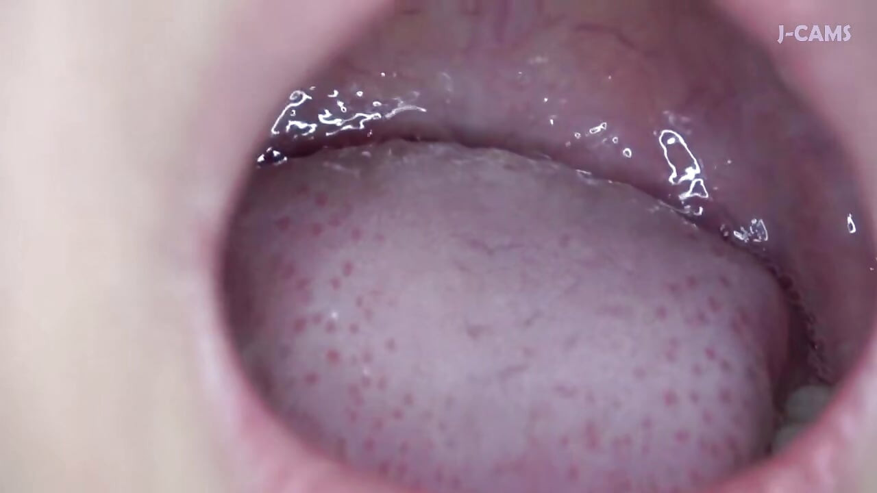 Une beauté espiègle perdue dans l’amour interdit avec l’homme à qui elle ne peut résister. Chapitre 1