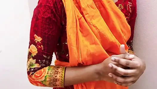 Karısı evde yokken çalışan kız amcığını sikiyor