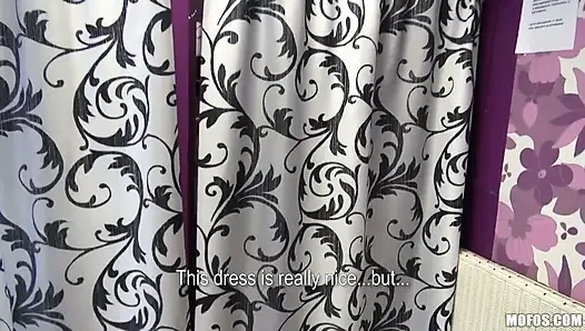 Pickups - si cewek kurus amatir gina devine lagi asik ngentot kontol di ruang ganti baju