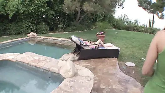 18 Yo teen girls play eachothers pussys