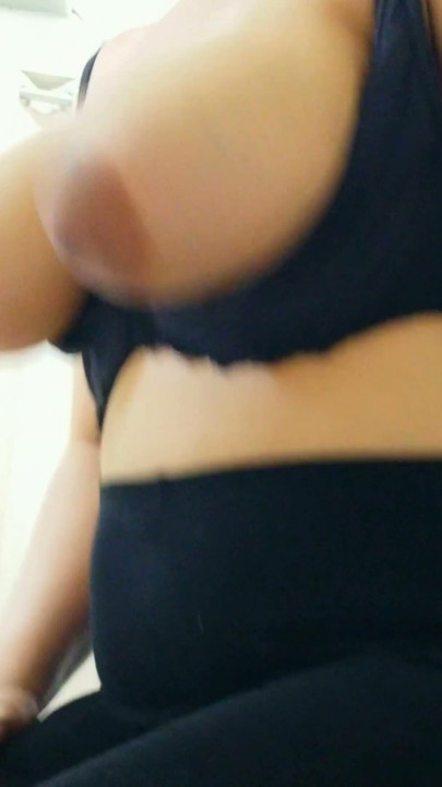 Azgın busty fransız üvey büyük meme uçları ve güzel büyük göğüsleri ile baştan çıkaran - büyük memeli göğüslerini zıplatma 4k | Klip 1