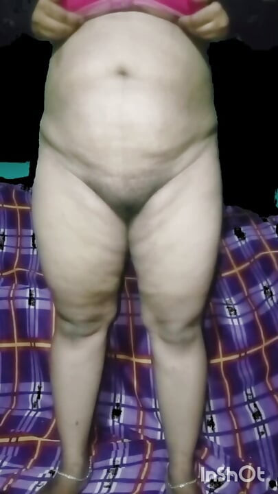 Chudakad bhabhi roj vibration dildo dal ke apni chut ki piyas bhujati hai
