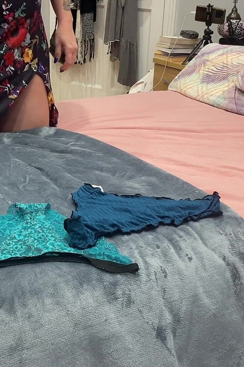 Cuckold Hot Sexy Espanol Cougar Loves Black Cock Sniffing Her Ass Hole and Panties.