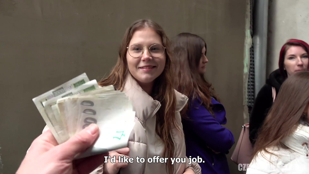 Czech Streets - 来自理发技术公司的女孩