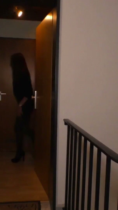 Sarah findet immer jemand fuer ihre Sexsucht | Clip 1