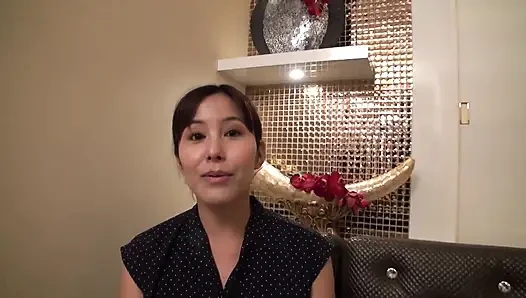 Istri super peras susu k-cup, megumi, 42 tahun