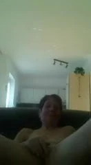 Geile Oma macht es vor der Webcam