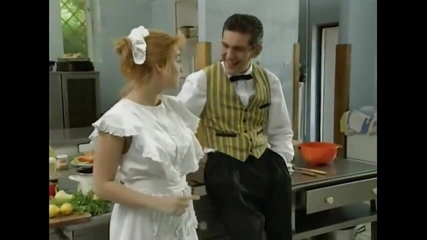 Pembantu Rumah Comel Dengan Payudara Cantik Tergoda Oleh Butler