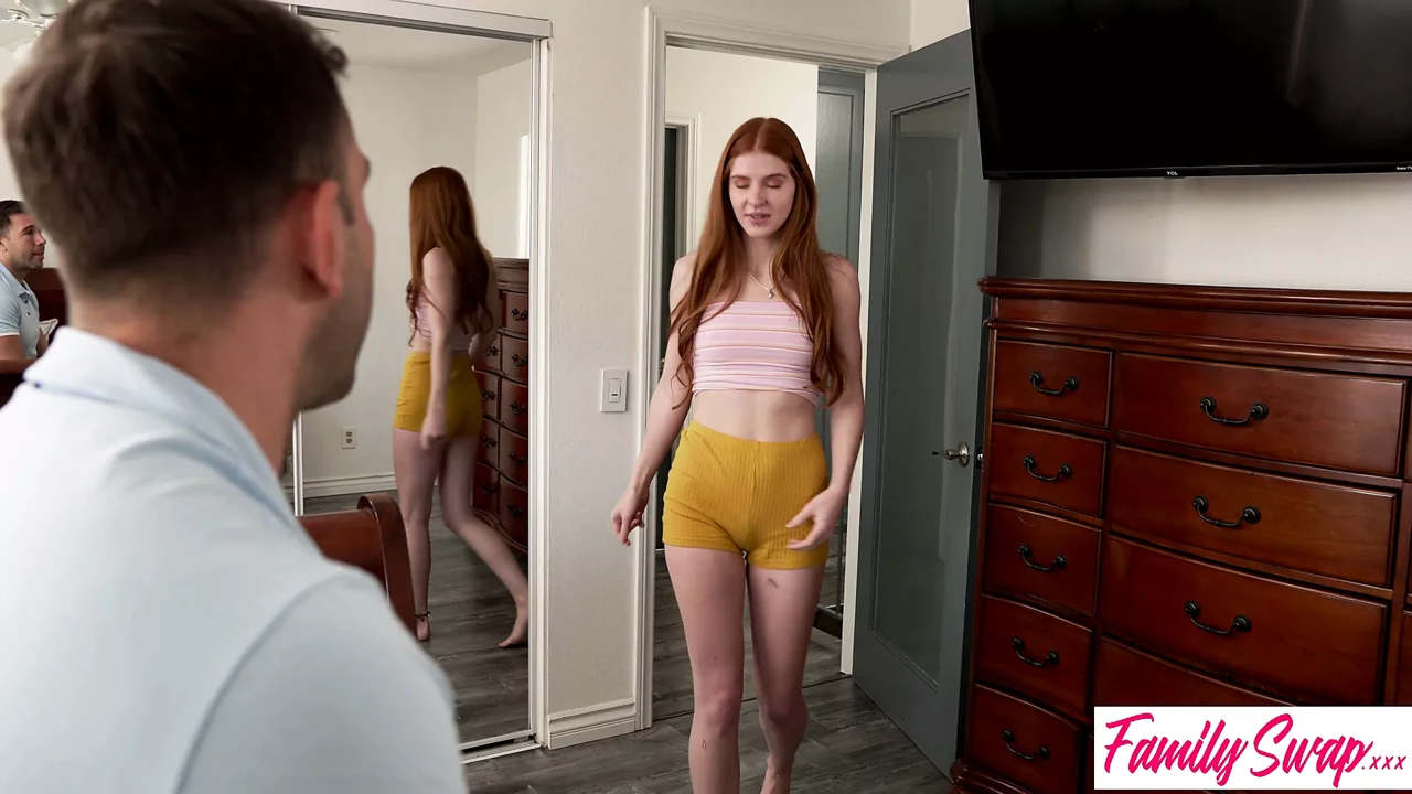 Swap Sis说，他的鸡巴太小了，我只是想让它变得更大！