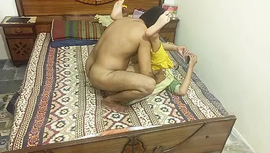 Бхабхи и Devar одни в полном жестком домашнем сексе