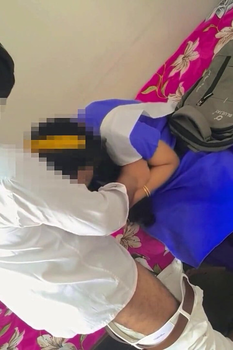 Siswa Senior Hebat, India Perawan Muda Berseragam