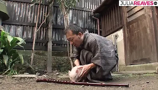 Asian housewife with hairy pussy makes her first sex tape