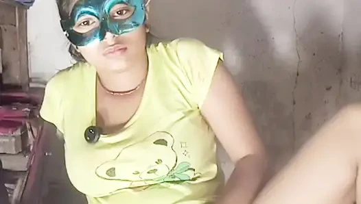 Gadis cantik lagi asik masturbasi memeknya audio bahasa india
