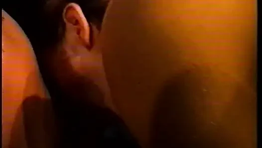Azgın orta yaşlı seksi kadın mağazada zonklayan yarağı gırtlağına kadar alıyor