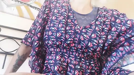 Моя сводная сестра - взрывоопасная блондинка! Даже ваши яйца будут взрываться, когда вы наблюдаете за этим